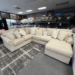 !Price Drop ! Sectional 3 Pc  There’s Only One Left !