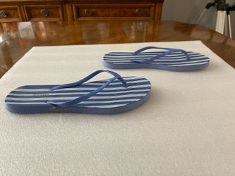 Old Navy Blue and White Flip Flops - Size 8