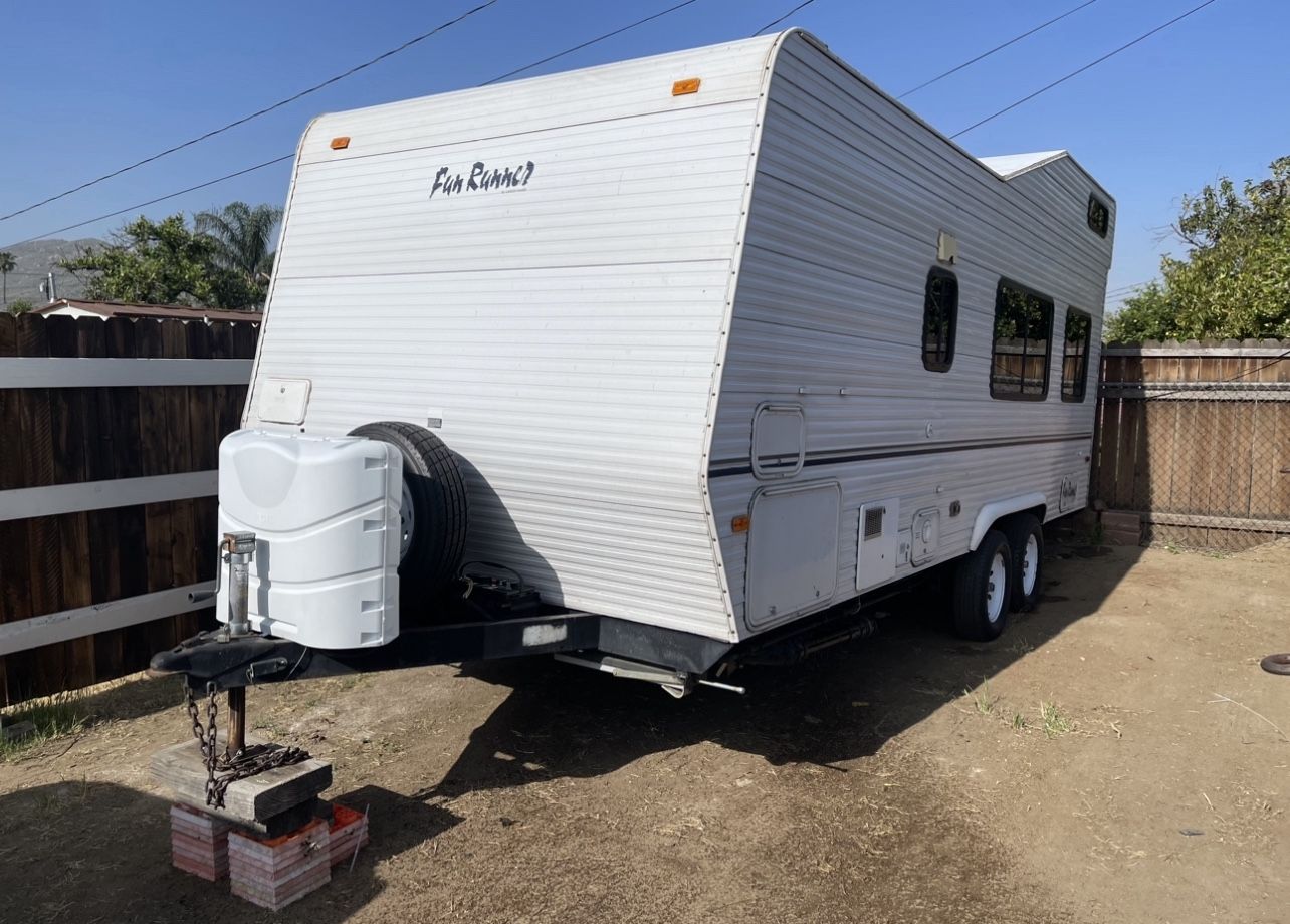 2000 Carson Fun Runner Toy Hauler