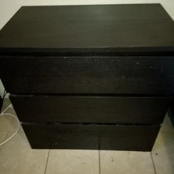 Nice Dresser Automatic Doors Shut Very Good Condition $60
