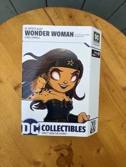 DC Artist Alley Wonder Women Chris Uminga