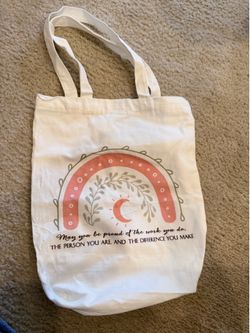 Tote with zipper