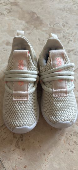 Adidas Cute neutral toddler sneakers Size 7