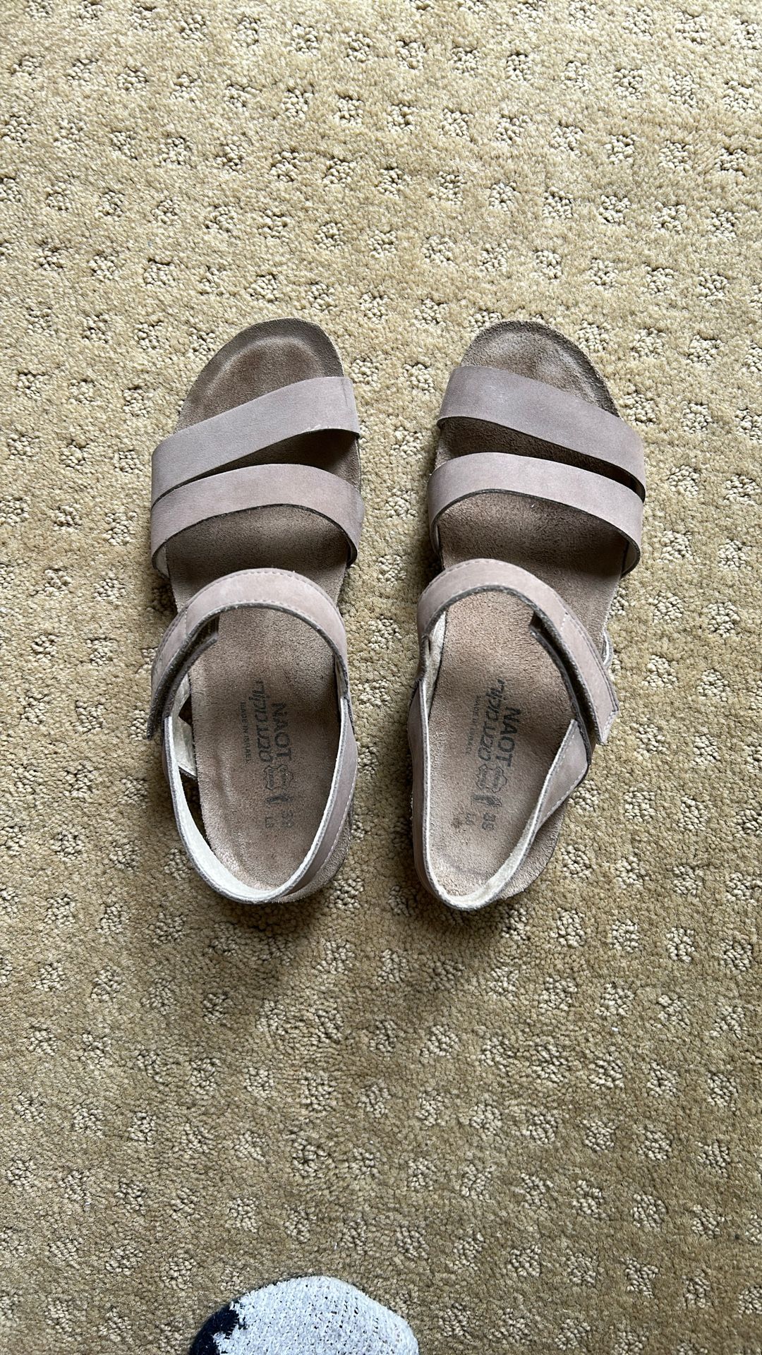 Excellent Condition ! NAOT Kayla Size 39 In Stone 
