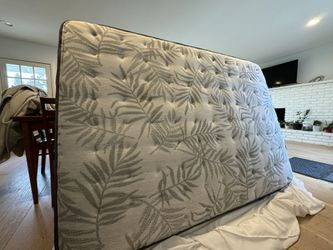 Full size Sealy Posturepedic Mattress
