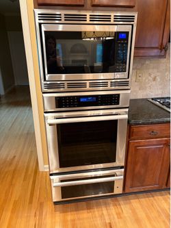 Thermador  built-in oven - 24” wide - have the use and care manual