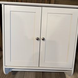 Bathroom Wall Cabinet. Used. White.