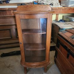 Antique Oak Corner Curio Cabinet – Curved Glass w/ Original Key