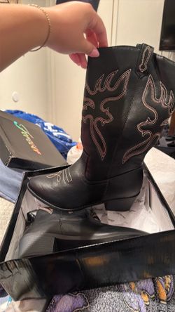 Size 8.5 Women’s cowboy boots