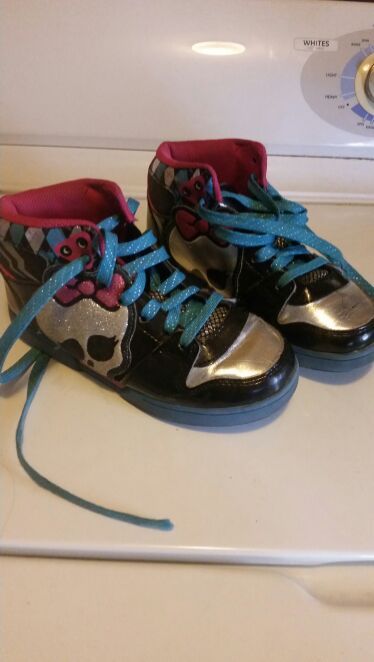 Monster high tennis shoes