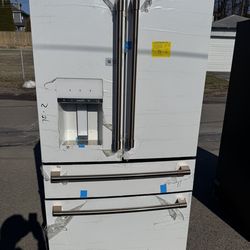 Cafe 27.8 cu. ft. Smart 4- Door French Door Refrigerator with Convertible Middle Drawer in Matte White, Autofill Dispenser