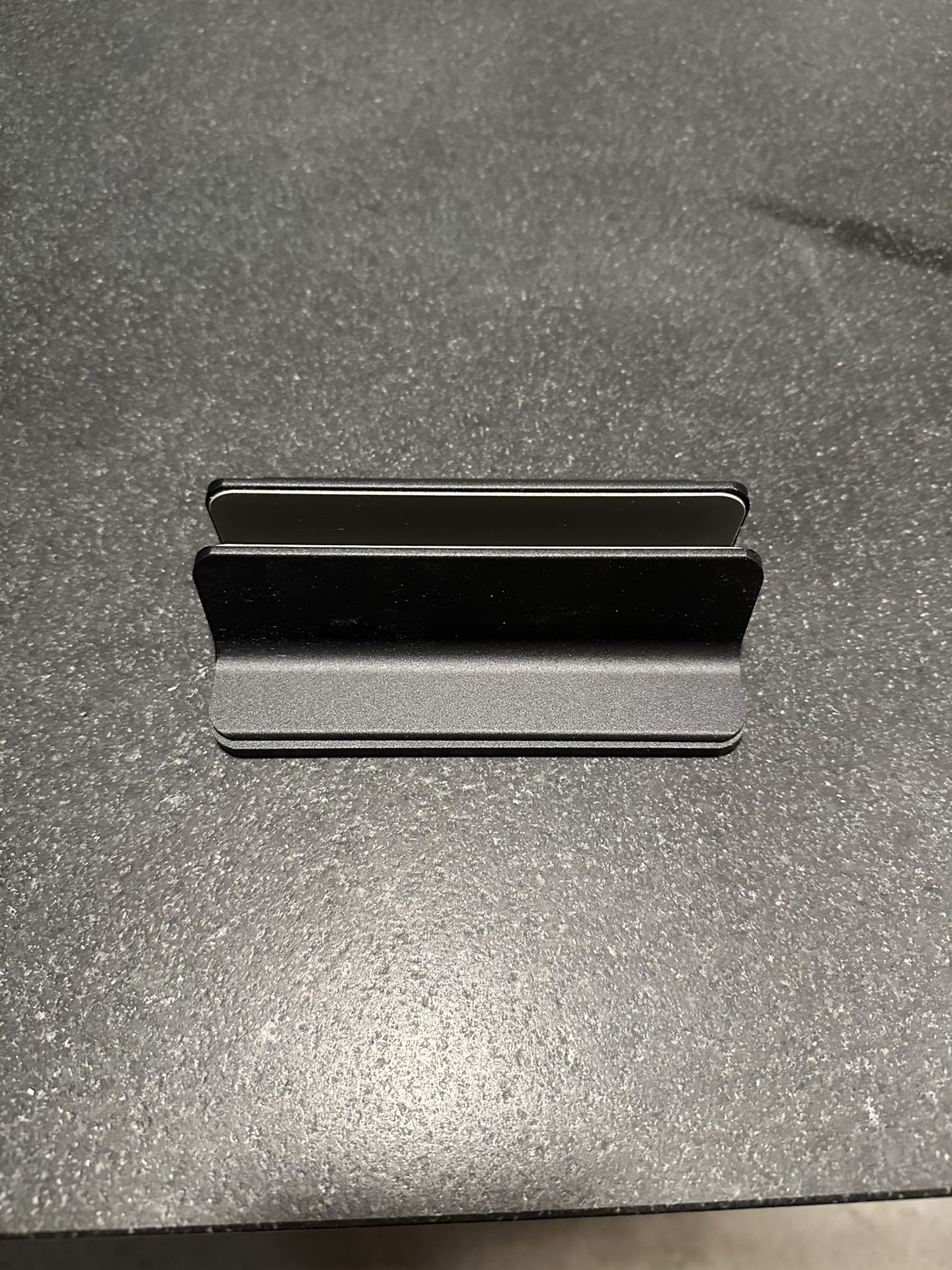 Omoton Vertical Aluminum Laptop Desktop Stand