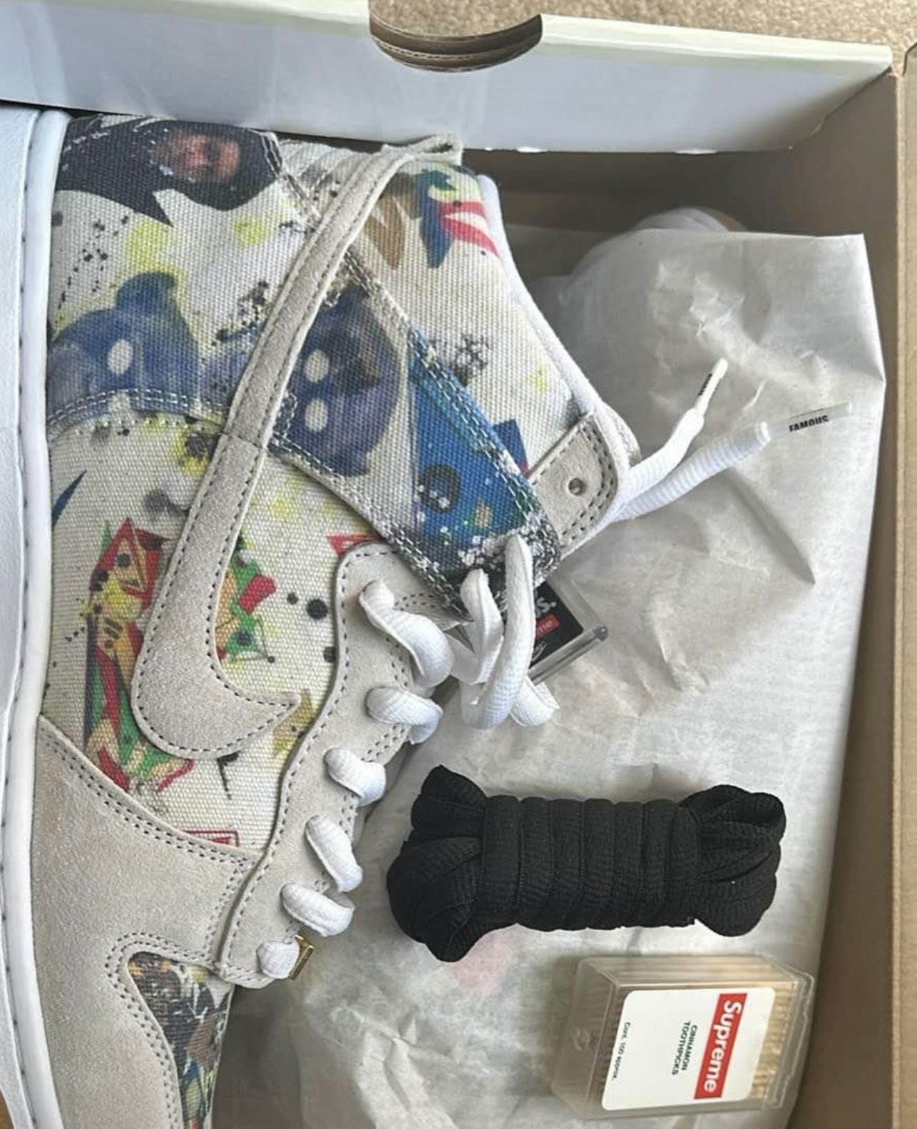 Supreme SB Dunks