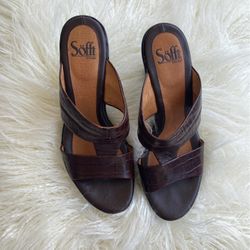 Size 7 Brown Leather Sofft Heels