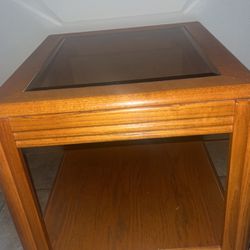 2 End Tables Both Are Exactly The Same