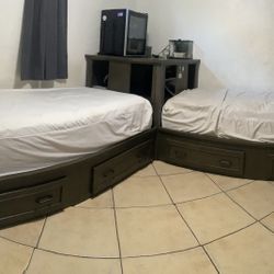2 Twin Beds With Mattresses 