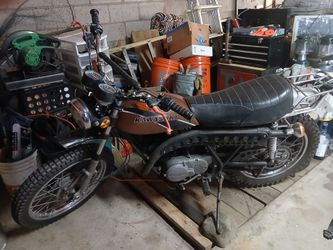 1975 Kawasaki 175cc 2 stroke Classic Enduro Motorcycle