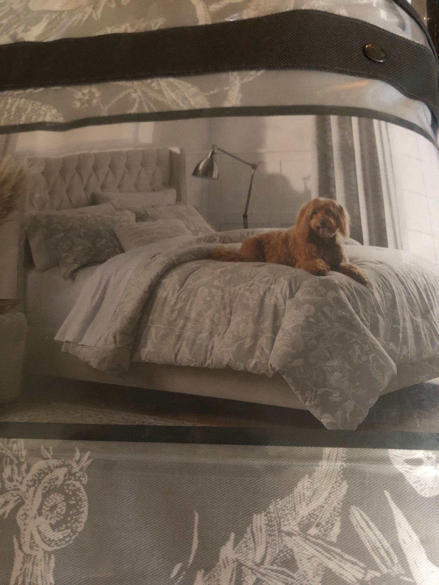 New Threshold family friendly full/queen comforter set