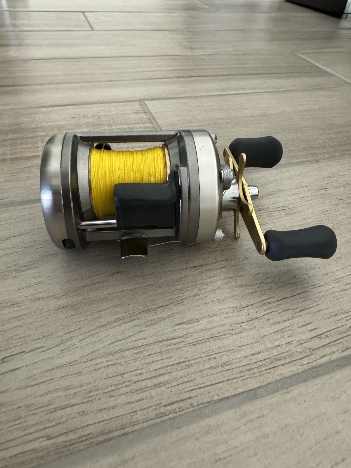 Shimano Cardiff 400a Baitcasting Reel