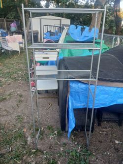 Metal shelf with 3 shelves for your bathroom