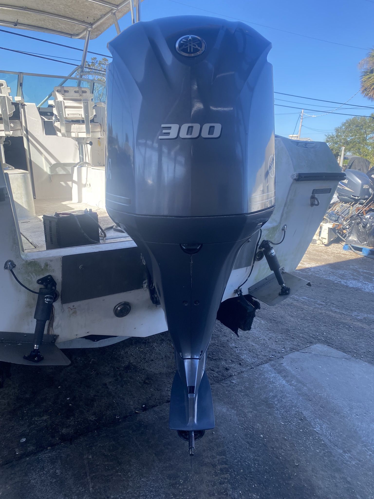 2015 Yamaha 300 HP 4-Stroke 25" DEC Outboard Motor