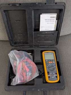 Fluke volt meter