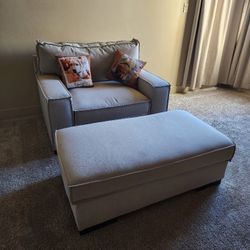 Oversized Chair With Ottoman