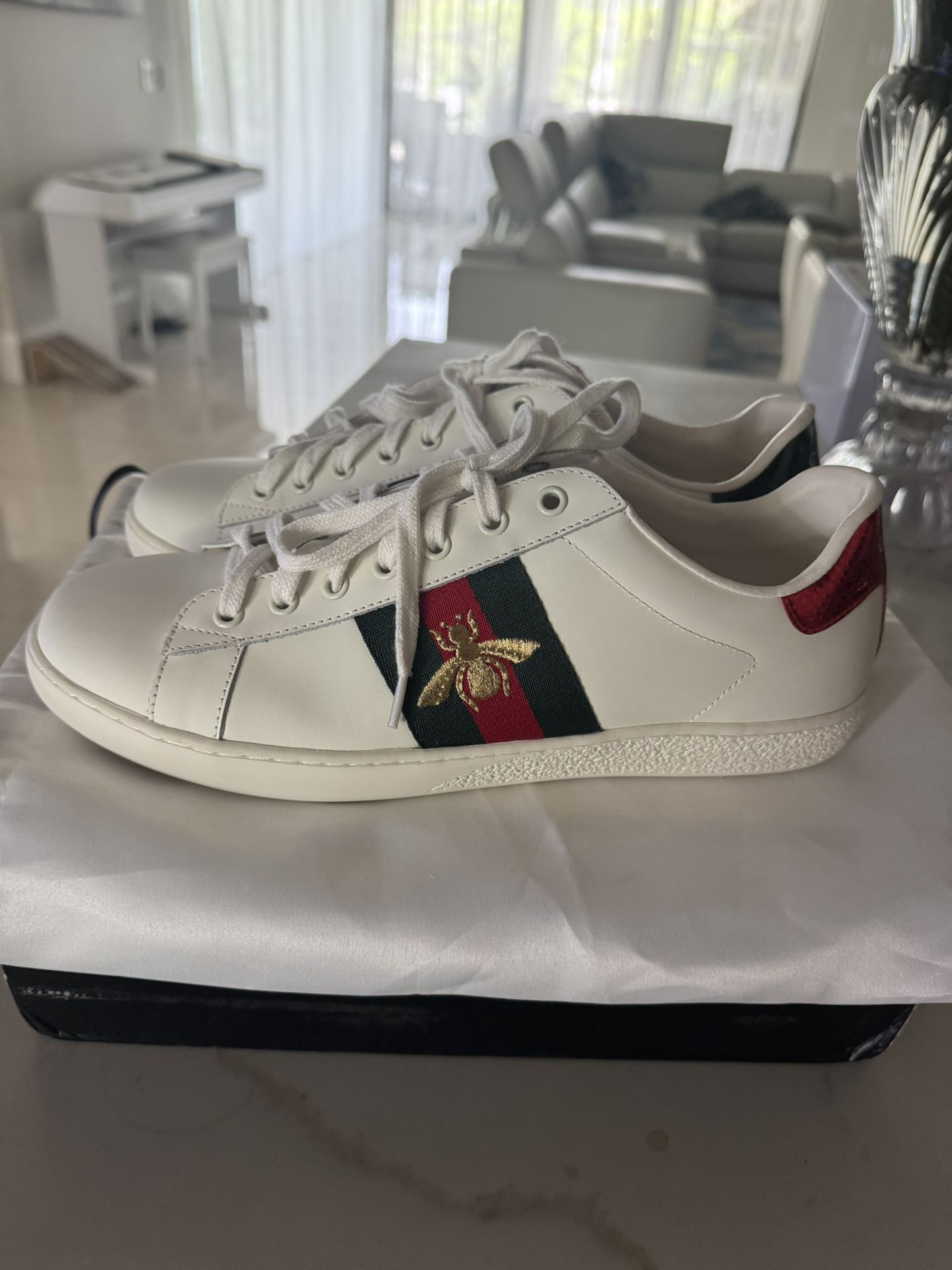 Gucci ladies shoes Size 10 never worn