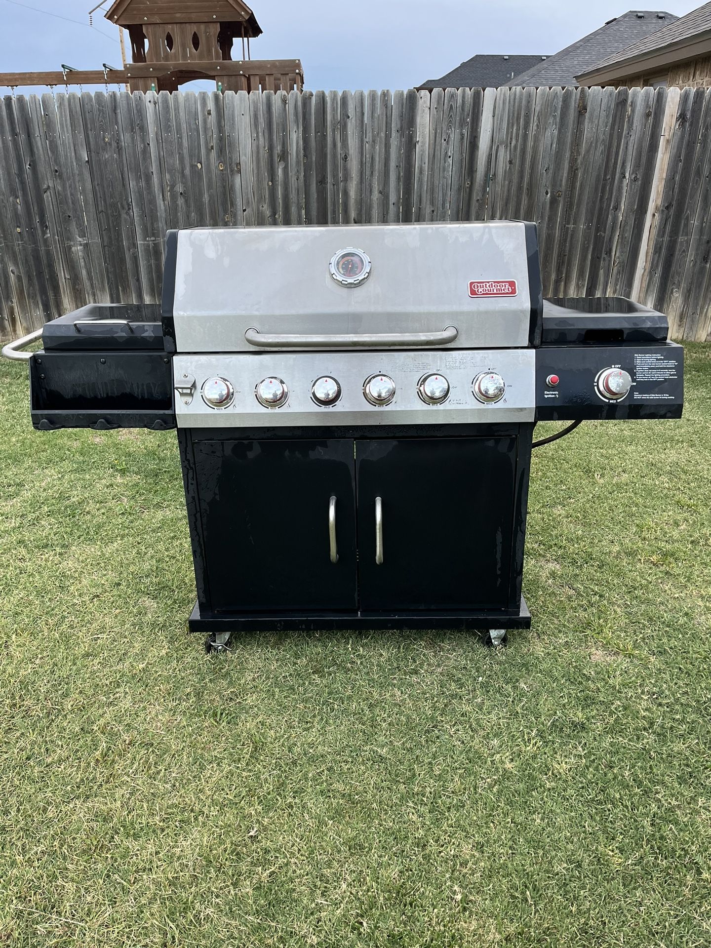 Gas grill