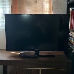 SAMSUNG 32" MULTI-SYSTEM SMART LED TV