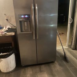 Frigidaire Refrigerator 