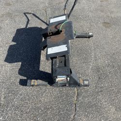 Reese Fifth Wheel Hitch - 16,000 lb. with Kwik Slide