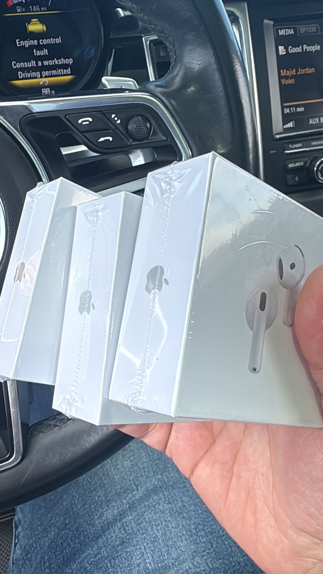 airpods !!!!! 4th gen noise cancellation Real no fakes here straight from apple!!!!!!