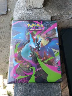 260 holo Cards inside the Charizard folder no trainer no poke balls or anything. Just Pokémon cards 260 plus folder. $600 or $1000! Or best offer