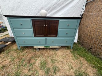 Beautiful dresser ! Boho/rustic ✨ need delivery 🚚 ?