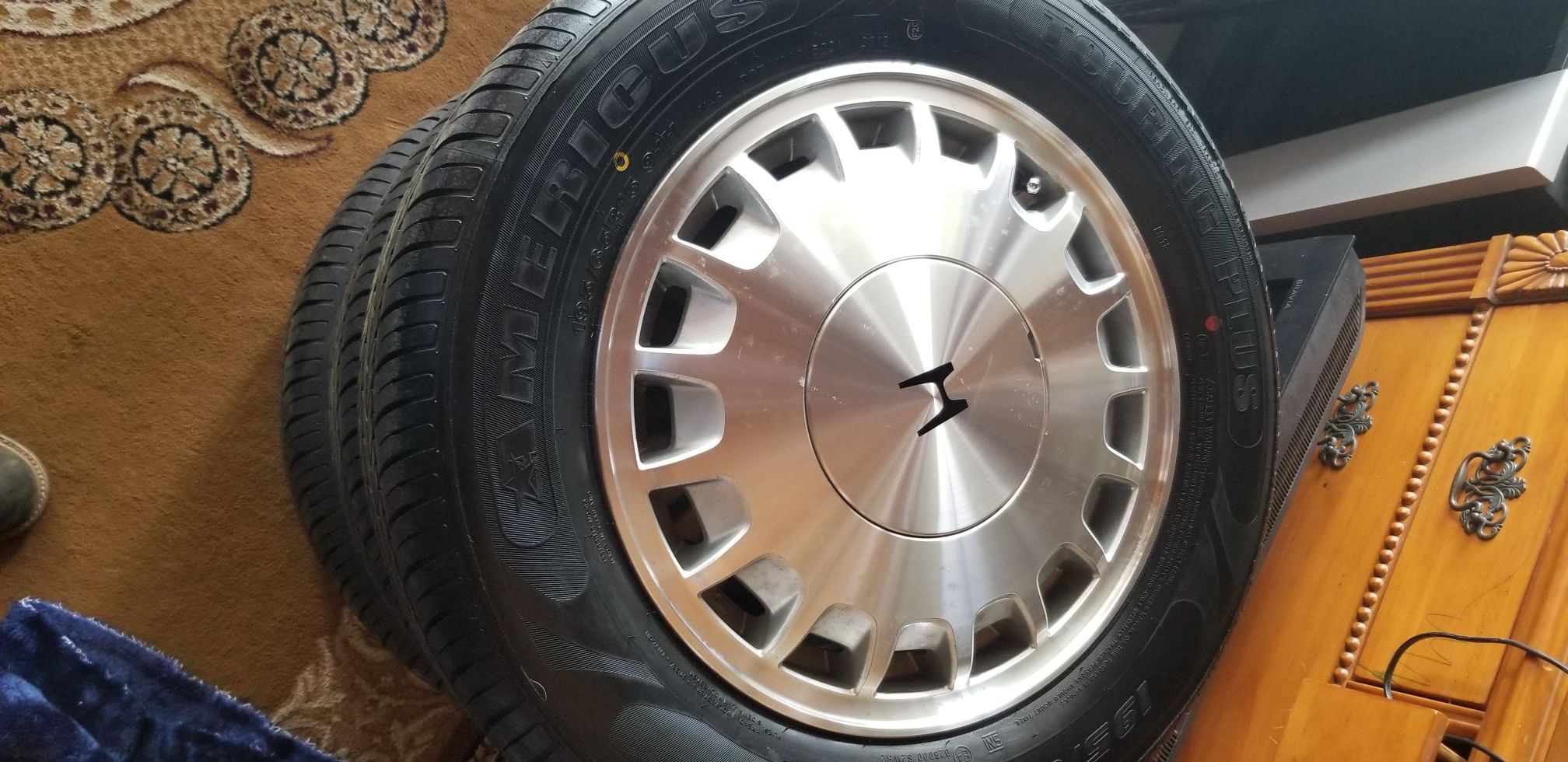 Honda Accord 90-96 rims with center caps and new tires.