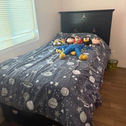 KIDS TWIN SIZE BED
