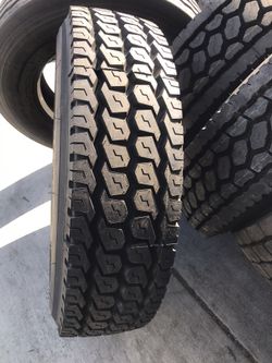 Commercial truck and trailer tires. llantas para camión y traila.