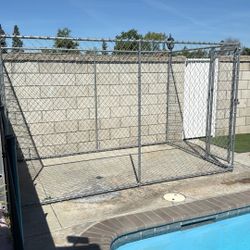 Heavy-Duty Chain Link Dog Kennel