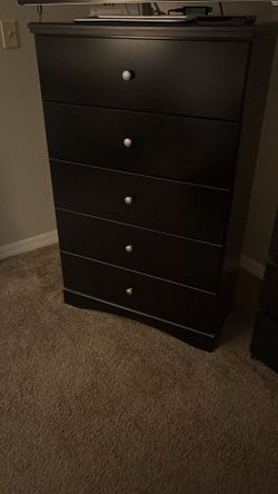 Chest of drawers