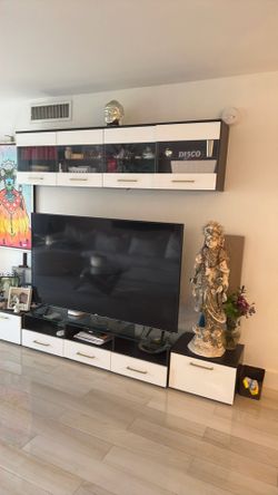 Entertainment center
