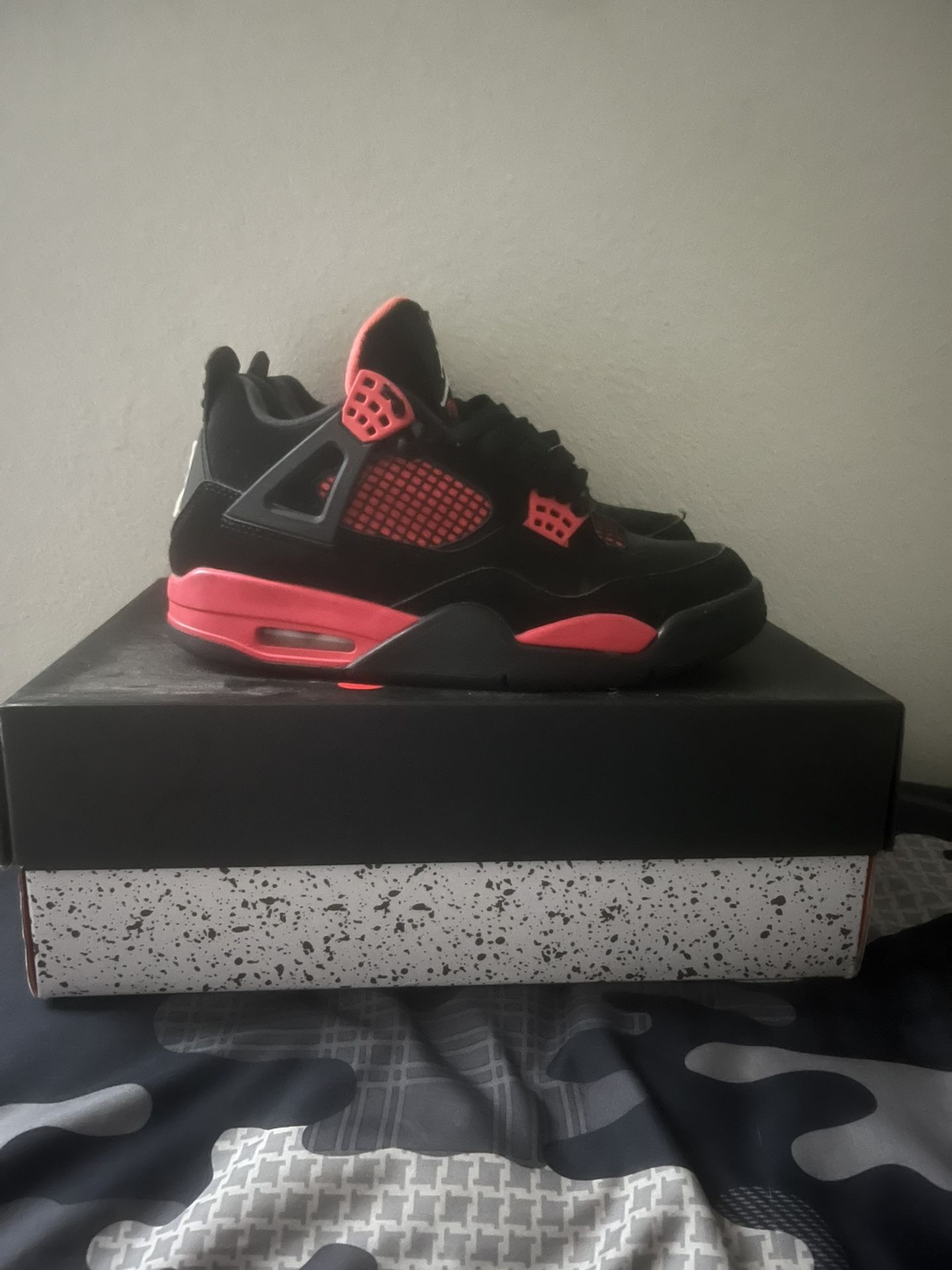 Jordan 4 Retro Red Thunder 
