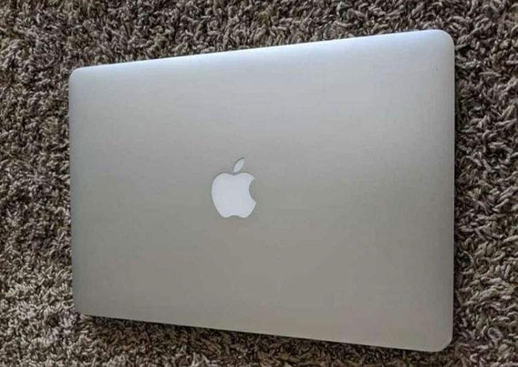 15” Macbook pro 2013 good condition works great unlocked