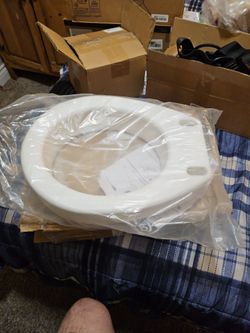 Toilet seat riser