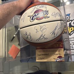 2011-2012 KYRIE IRIVING ROOKIE SIGNED CAVALIERS TEAM SIGNED BASKETBALL CERTIFIED