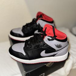 Youth Nike Jordan 1 Mid 