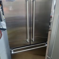 Viking Proffesional Counter Depth Refrigerator French Door 36"W