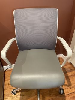 Allermuir CR2 Contemporary Office Chair - Ash Sierra aluminum base, grey seat with grey mesh back