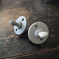 2 flat nipple pacifiers