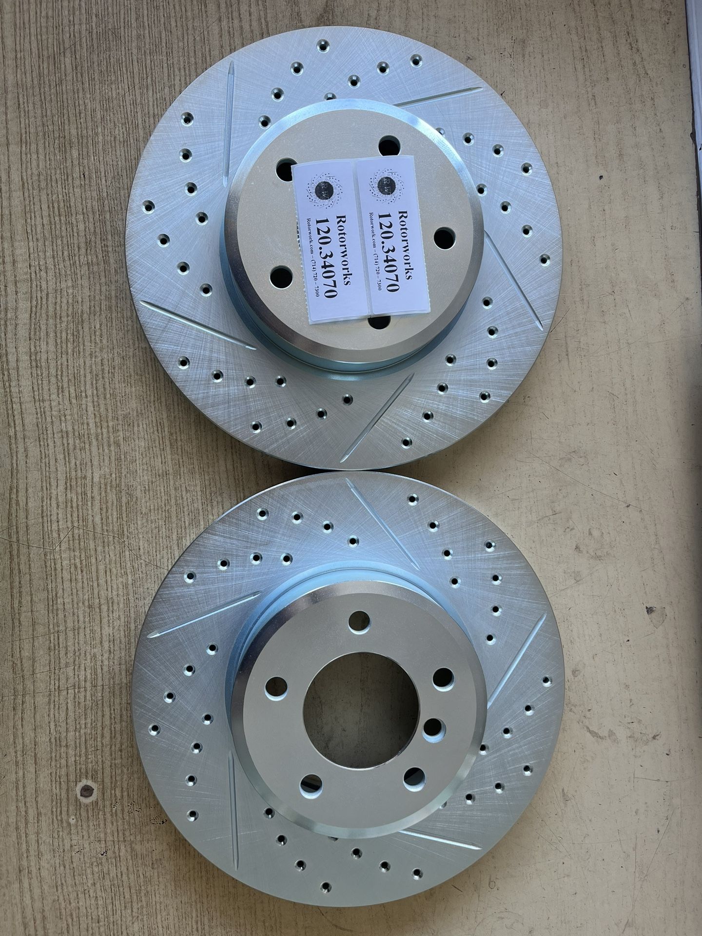 BMW 528i xDrive 09-10 Drill Slot Rotors Ceramic Brake Pads